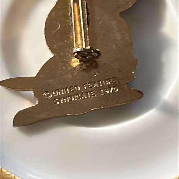 Vintage Enameled Charlie Brown & Snoopy Pin - Picture 4 of 5